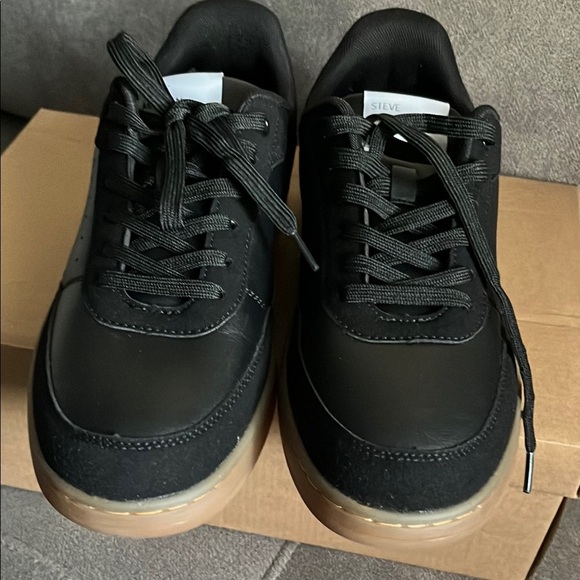 Steve Madden Black and Brown Sneakers with Sleek Design - Picture 2 of 12